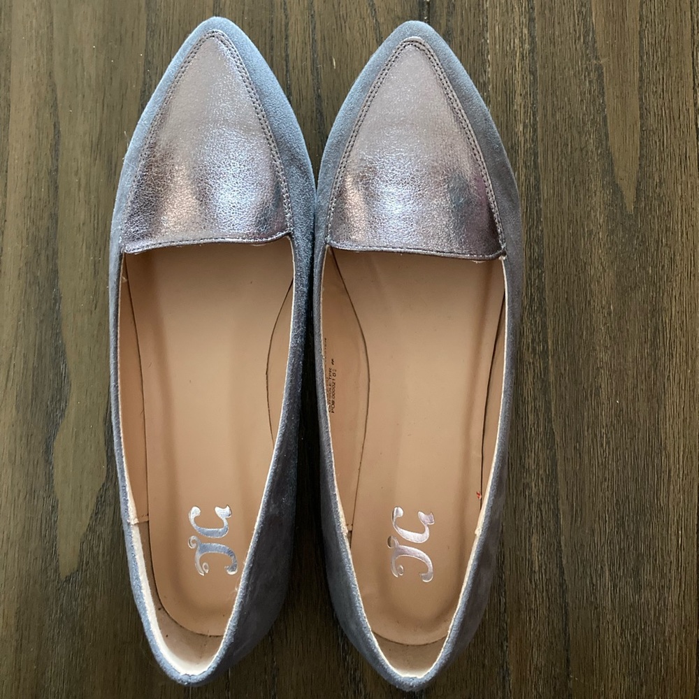NWOT womens gray and silver flats. Size 8.5